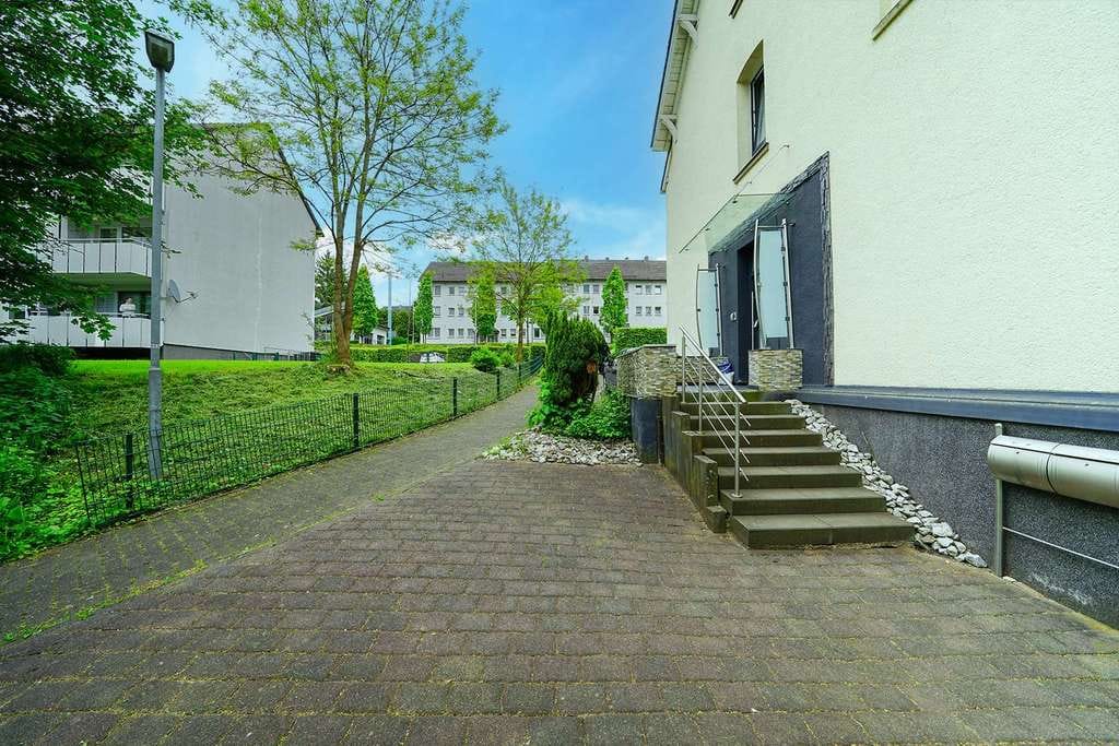Immobilie in Olpe - **Brutto-Rendite 5,34 %: Solides Mehrfamilienhaus mit 3 Wohneinheiten - zentrumsnah in Olpe** - Bild 2