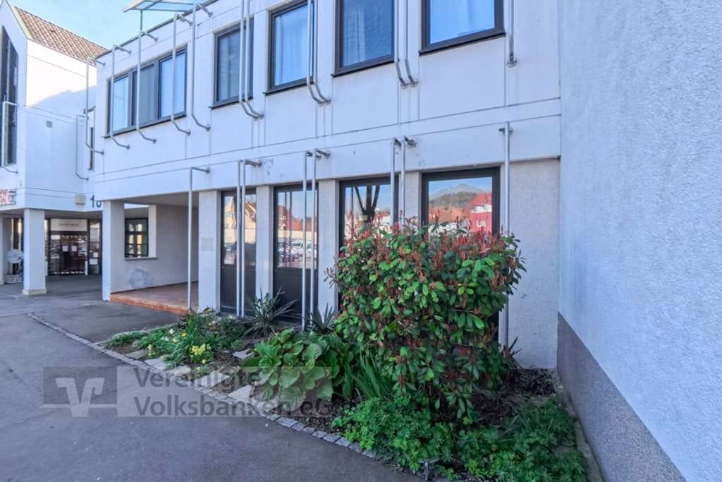 Immobilie in Pfullingen - 4,5-Zimmer-Erdgeschosswohnung oder Praxis/Büro in zentraler Lage in Pfullingen - Bild 2