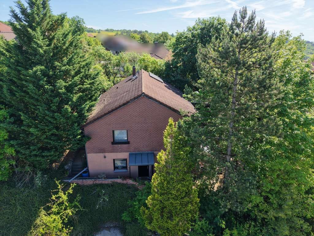 Immobilie in Grünsfeld - Charmantes Einfamilienhaus mit separater Einliegerwohnung in gefragter Lage von Grünsfeld
 - Bild 2