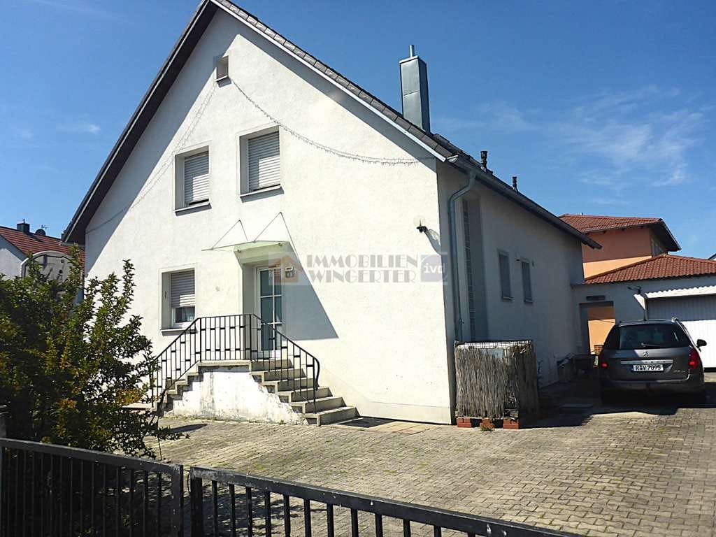 Immobilie in Alteglofsheim - Reizvoll gelegenes Einfamilienhaus mit Garten südöstlich von Regensburg - Bild 0