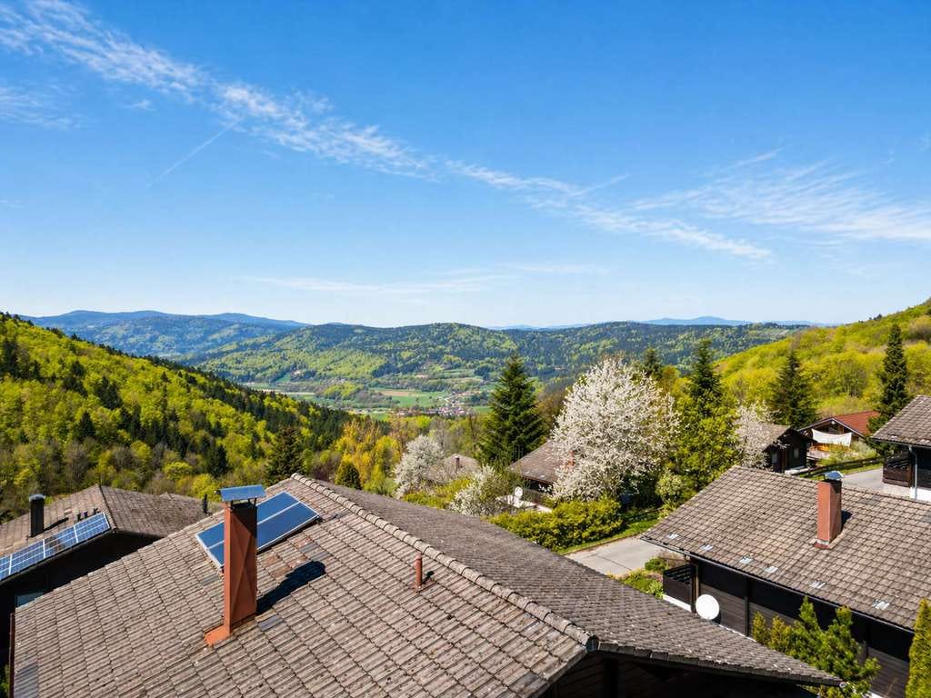 Immobilie in Schöfweg - Feriengefühl mit Weitblick – vielseitiges Zweifamilienhaus in Traumlage - Bild 0