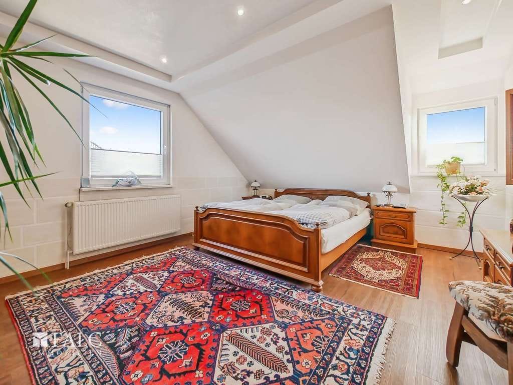 Immobilie in Nordstemmen - Gepflegtes, großes EFH mit schönem Garten + Zimmer mit wohnraumähnlichem Charakter im Keller - Bild 4