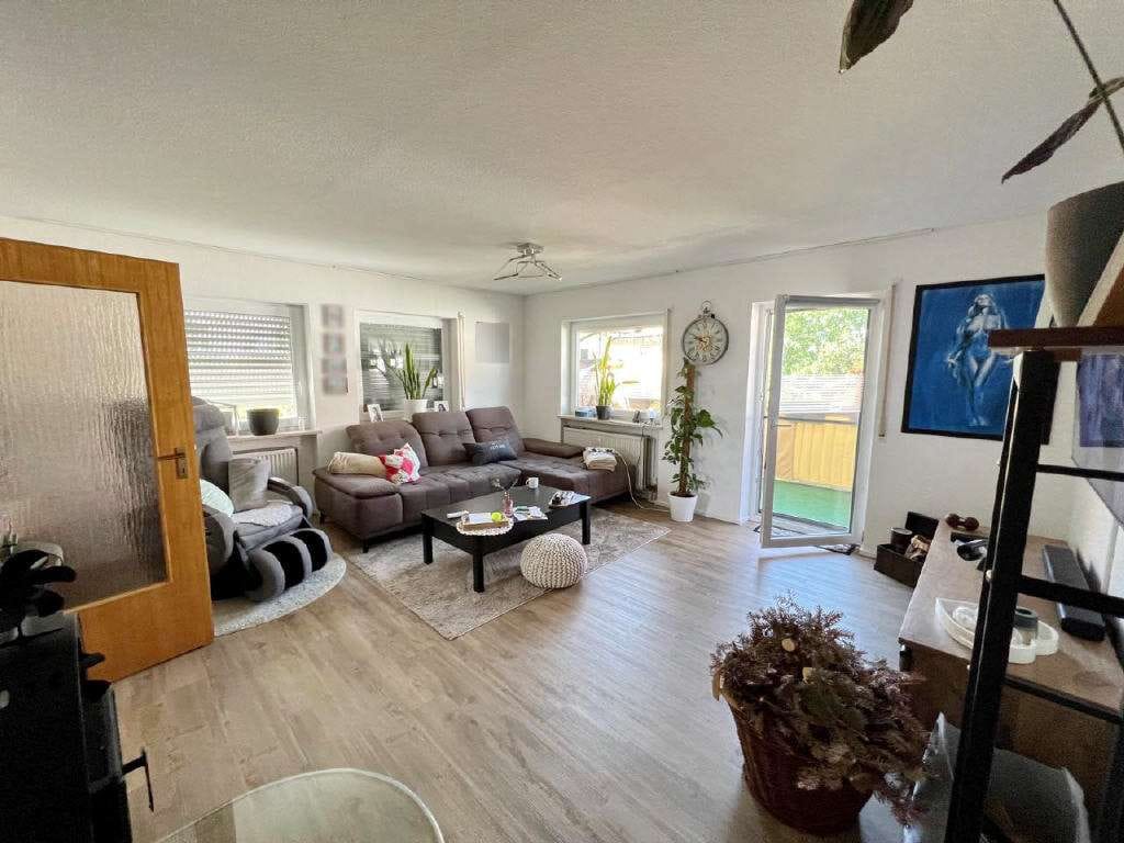 Immobilie in Leutkirch im Allgäu - Helle 4,5 Zimmer Wohnung mit Balkon und Blick in die Berge - Bild 2
