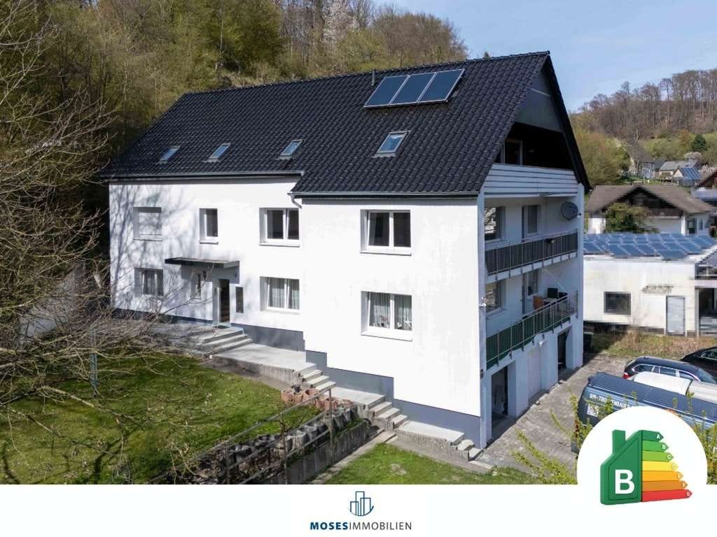 Immobilie in Schlangen - Modernisiertes 3-Familienhaus mit 363 m² Wohnfläche, großem Grundstück und flexibler Nutzung - Bild 0