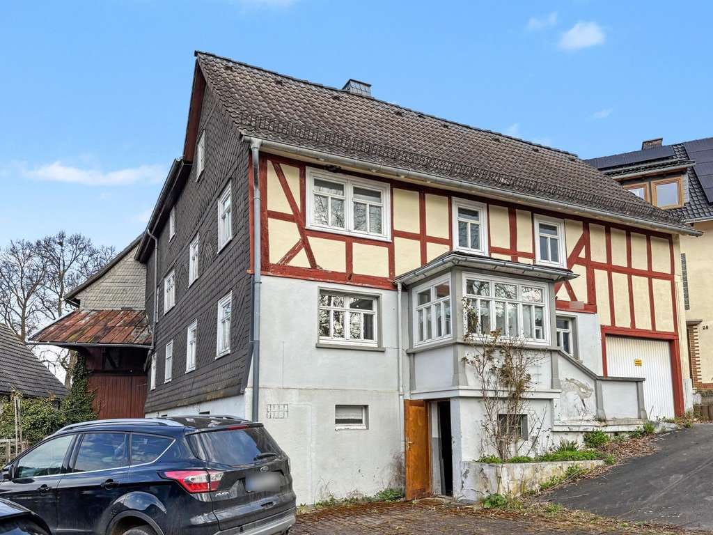 Immobilie in Hatzfeld - Reddighausen: 5 Zimmer-Fachwerkhaus mit Scheune, Werkstatt &amp; Nebengrundstücken (Denkmalschutz) - Bild 0