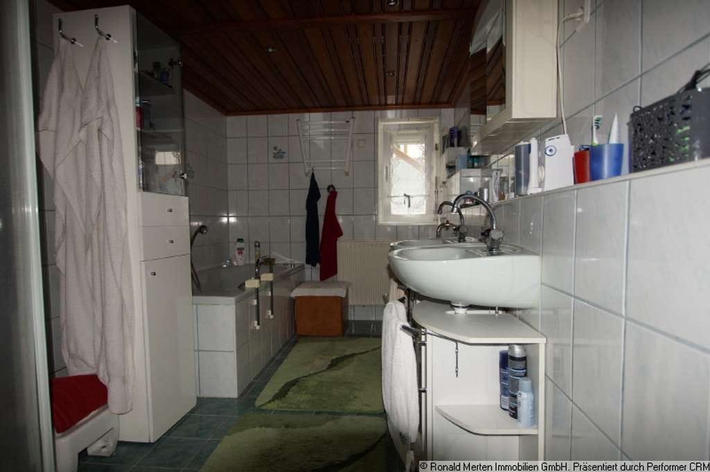 Immobilie in Luisenthal - kleines Haus mit sonnigen Garten, Garage , 2 Carports, Werkstatt und Waldstück - Bild 2