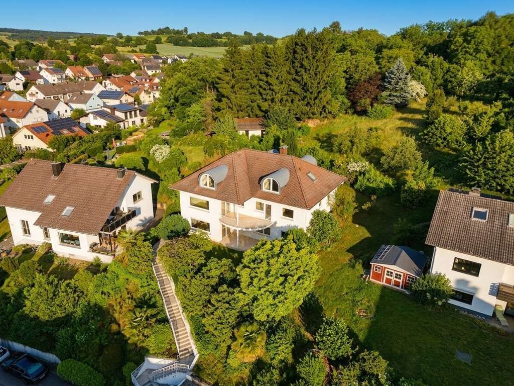 Immobilie in Walzbachtal - Großzügiges Einfamilienhaus über den Dächern von Jöhlingen - Bild 0