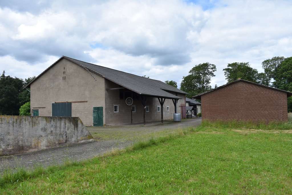 Immobilie in Bilshausen - Wohnhaus mit massiven Stallungen auf 1,3ha Grundstück - Bild 2