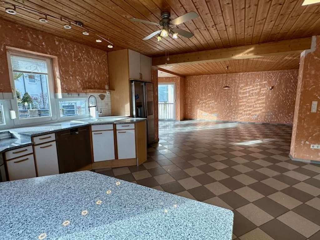 Immobilie in Großostheim - Einfamilienhaus mit XXL Wohnfläche - mögliche kleine Einliegerwohnung im Souterrain - Bild 3