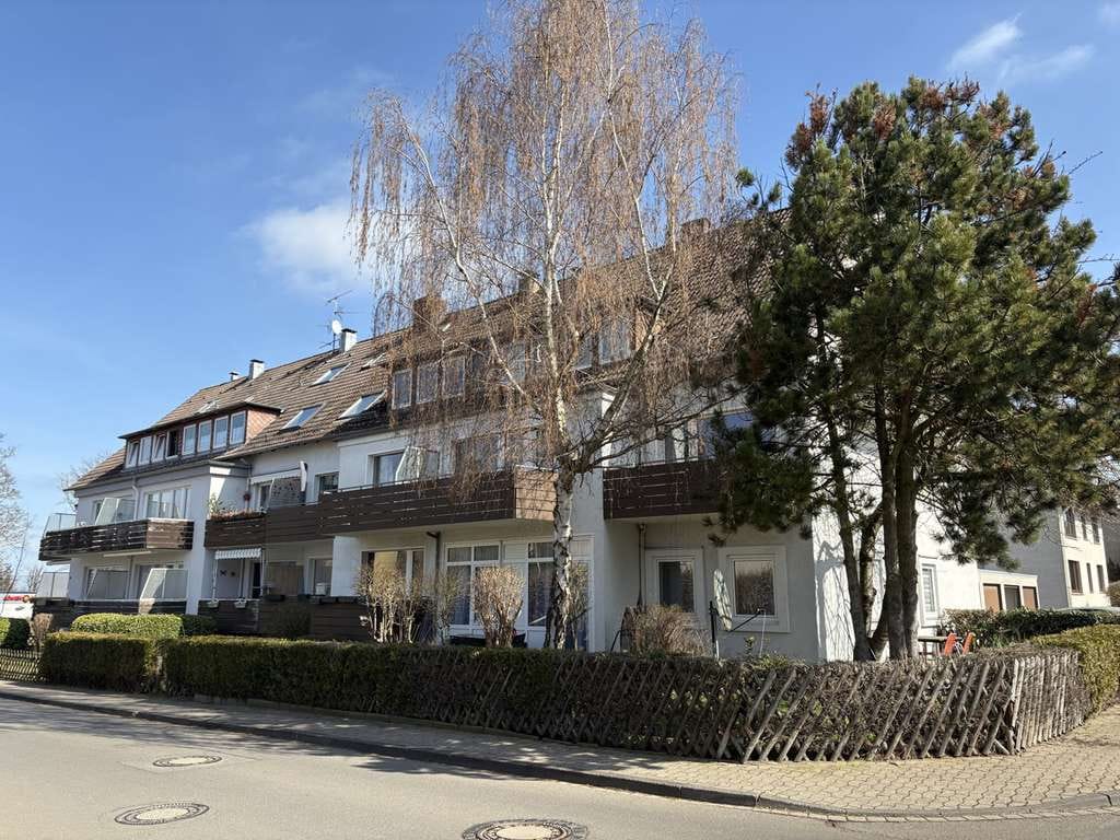 Immobilie in Bad Nenndorf - KARSTEN IMMOBILIEN ermöglicht Ihnen: Moderne DG-Wohnung mit großem Balkon und Top-Ausstattung - Bild 0