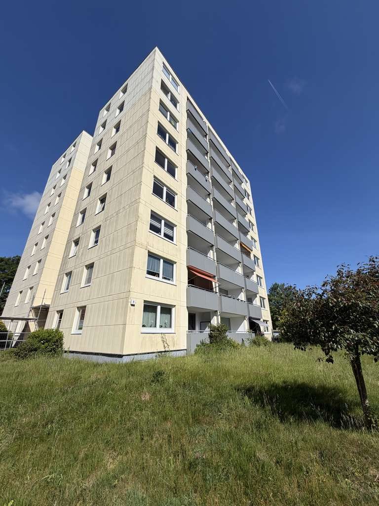 Immobilie in Rendsburg - Sonnige, renovierte 2-Zimmer-Wohnung mit tollem Balkon mit Fahrstuhl und Blick ins Grüne! - Bild 0