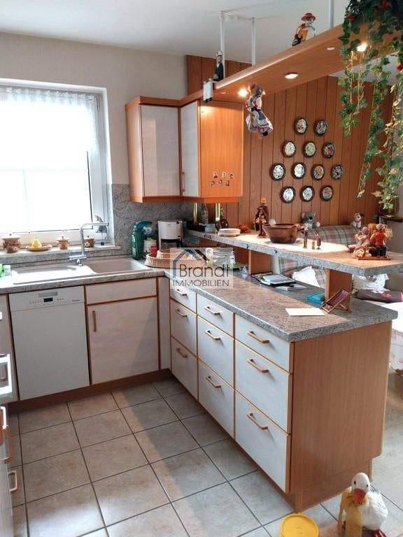 Immobilie in Reinhardshagen - Interessantes, freistehendes Zweifamilienhaus mit Doppelgarage - Bild 4