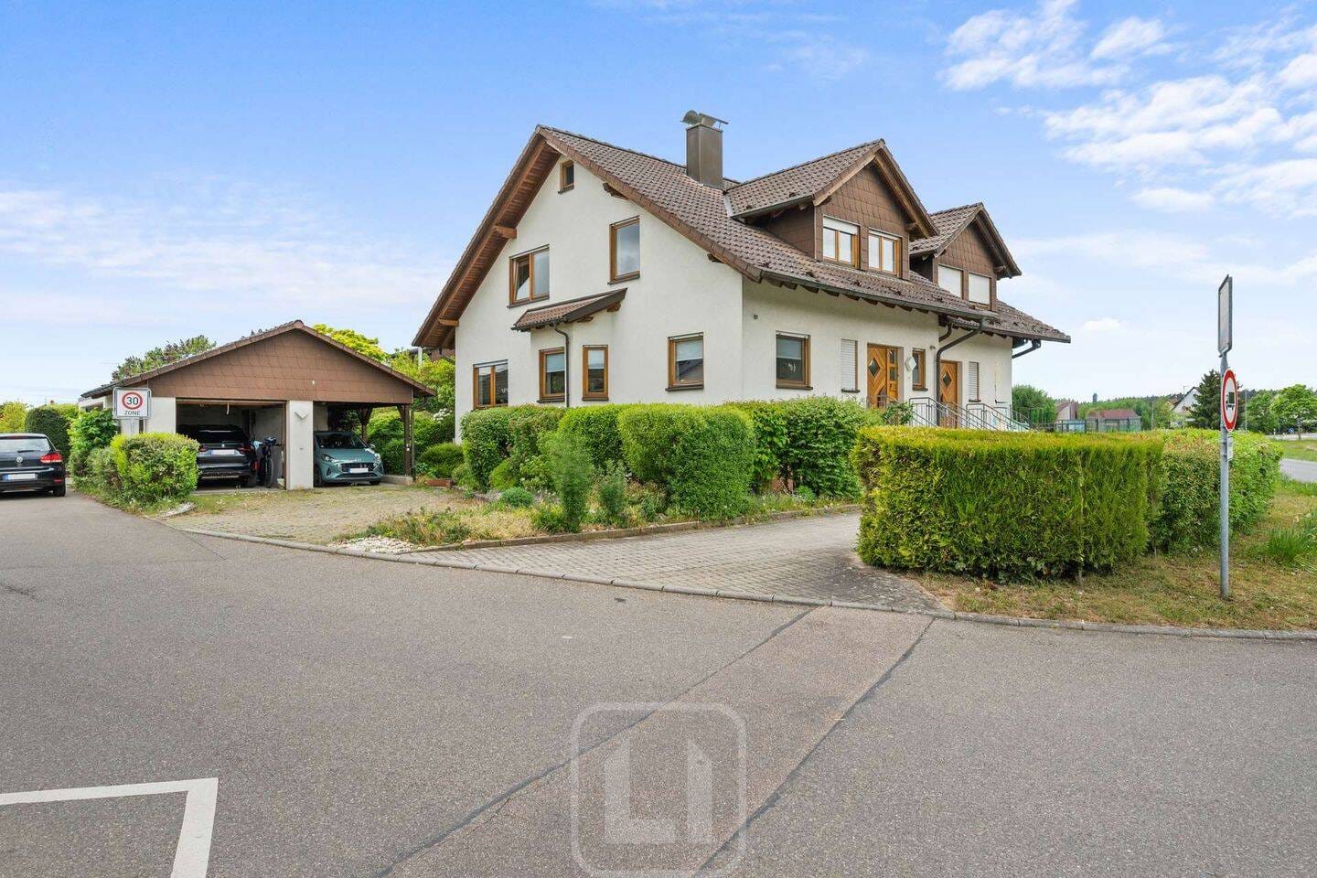 Immobilie in Althengstett - Gepflegte DHH | Einliegerwohnung | Terrasse | Balkon | Garage | Carport - Bild 0