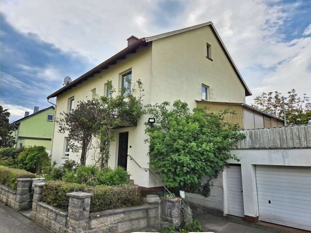 Immobilie in Hofheim in Unterfranken - Ortsrandlage mit Panoramablick - Gepflegtes ZFH (Wfl. 150 m²) mit Gartengrundstück (799 m²) von H - Bild 3