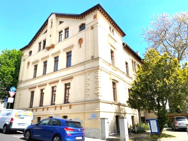 Immobilie in Altenburg - Attraktives Mehrfamilienhaus am nördlichen Rand der Innenstadt zu verkaufen - Bild 0