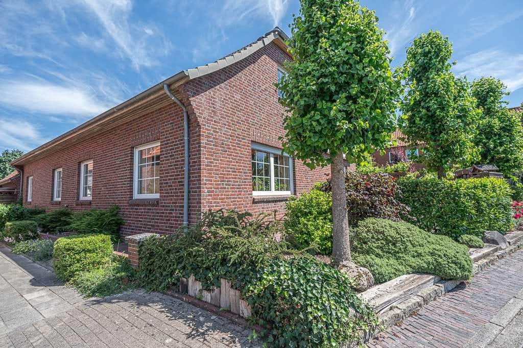 Immobilie in Zetel - Generationenhaus oder viel Platz mit viel Liebe - Bild 4