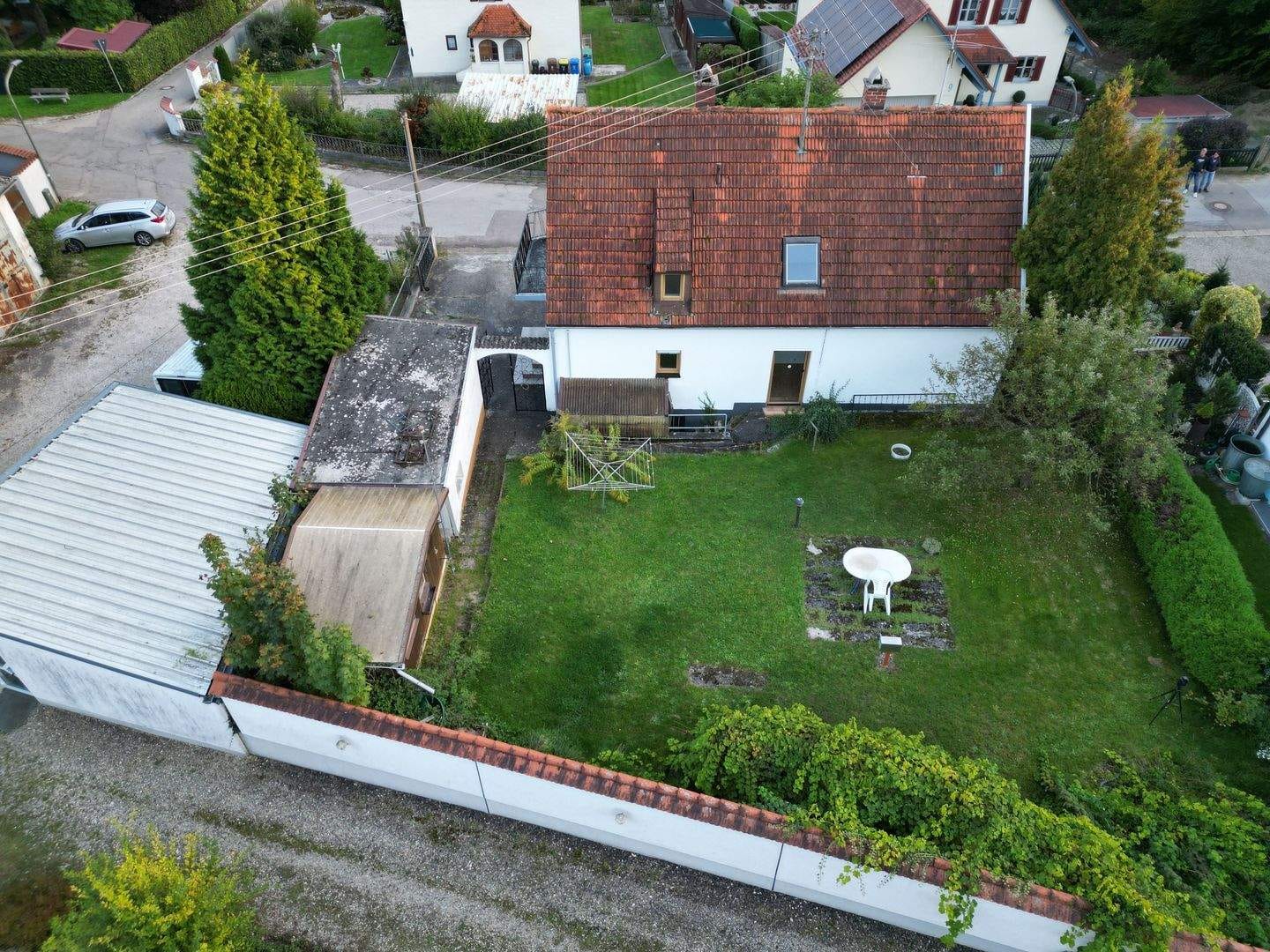 Immobilie in Pöttmes - Charmantes Zweifamilienhaus mit großem Garten und viel Potenzial in Pöttmes - Bild 2