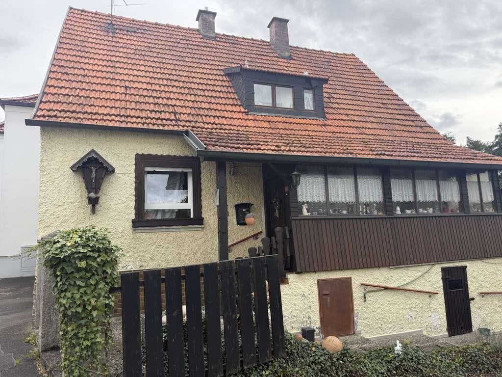Immobilie in Poppenhausen - Renovierungsbedürftiges Wohnhaus mit Potenzial und einem wunderschönem Garten - Bild 1