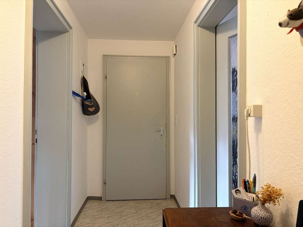 Immobilie in Buchenbach - Vermietete Eigentumswohnung im Hochparterre mit Balkon und Außenstellplatz - Bild 1