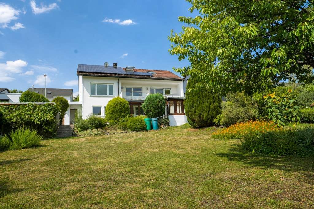 Immobilie in Dettenhausen - Viel Platz für die Familie, großer Garten und Weitblick - Bild 0