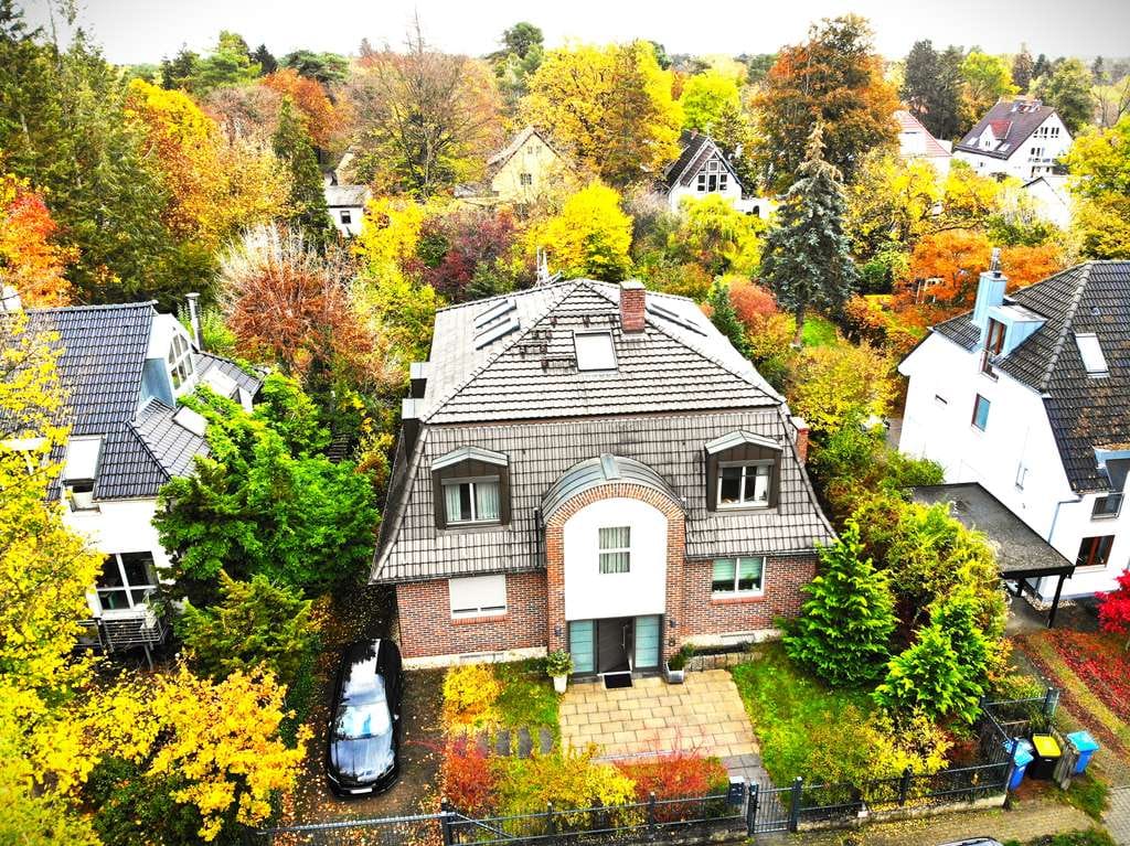 Immobilie in Kleinmachnow - WALD I WASSER I WERTE - Exklusives Mehrgenerationenhaus in bester Lage zwischen Berlin und Potsdam - Bild 0
