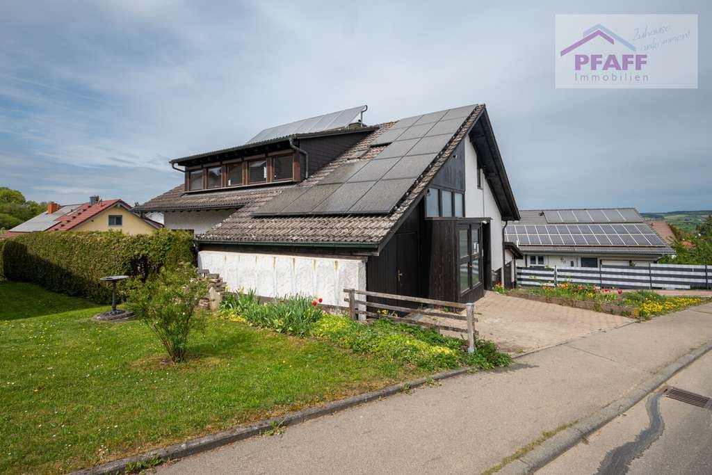 Immobilie in Brigachtal - Zuhause ankommen in Klengen! Charmantes Zweifamilienhaus mit großem Platzangebot, PV-Anlage und mehr - Bild 2