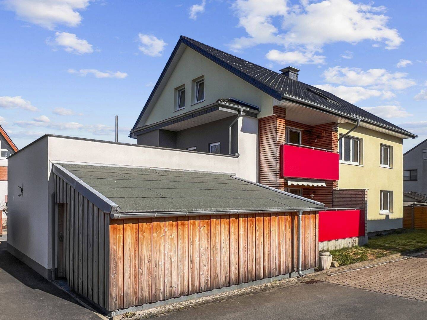 Immobilie in Kirchlengern - Modernes Mehrfamilienhaus mit Erdwärmepumpe, Balkon und Terrasse! - Bild 1