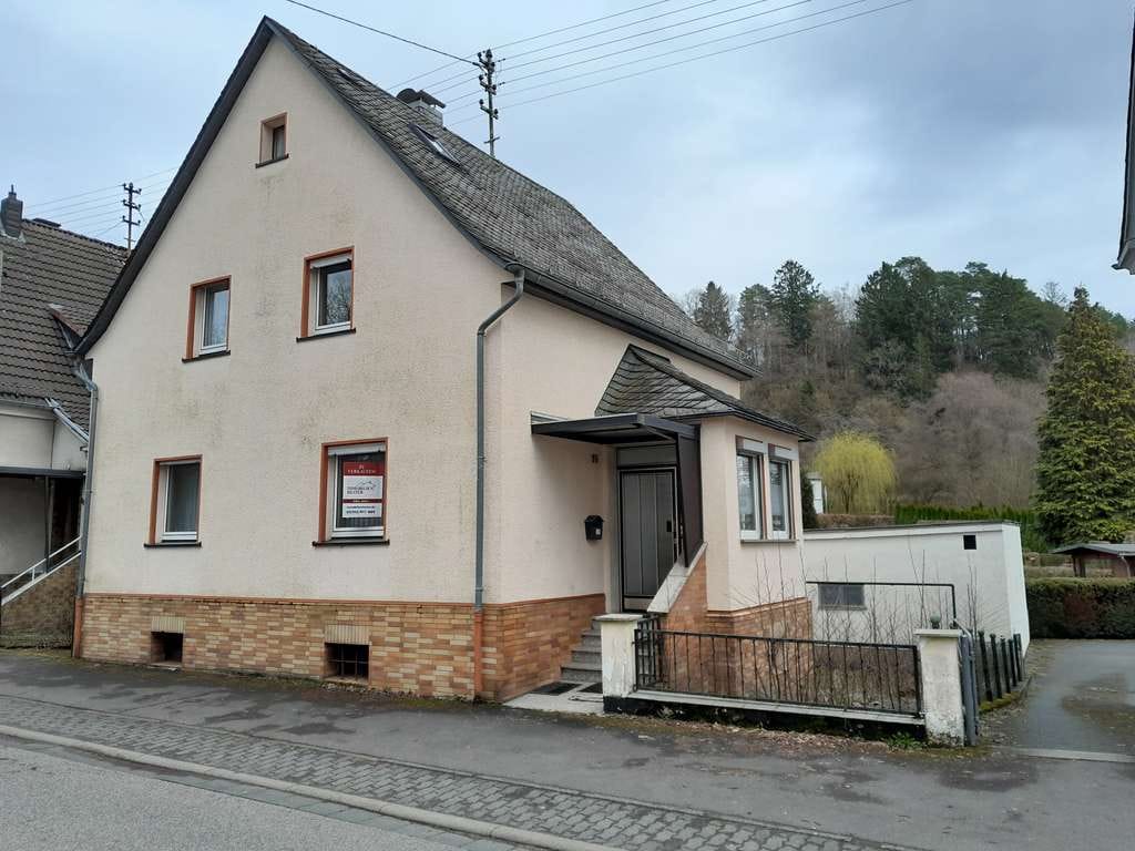 Immobilie in Wissen - Renovierungsbedürftiges Einfamilienhaus in Wissen zu verkaufen - Bild 0