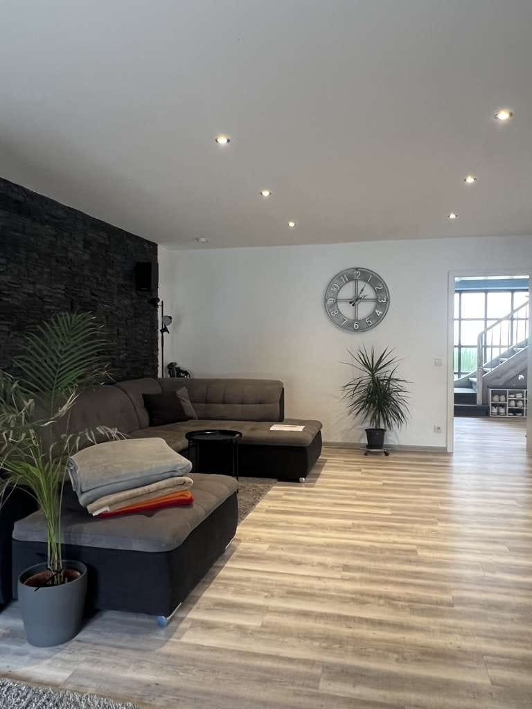 Immobilie in Niederkirchen - Modernisiertes Einfamilienhaus mit Einliegerwohnung- /Büropotenzial  und idyllischem Garten - Bild 3