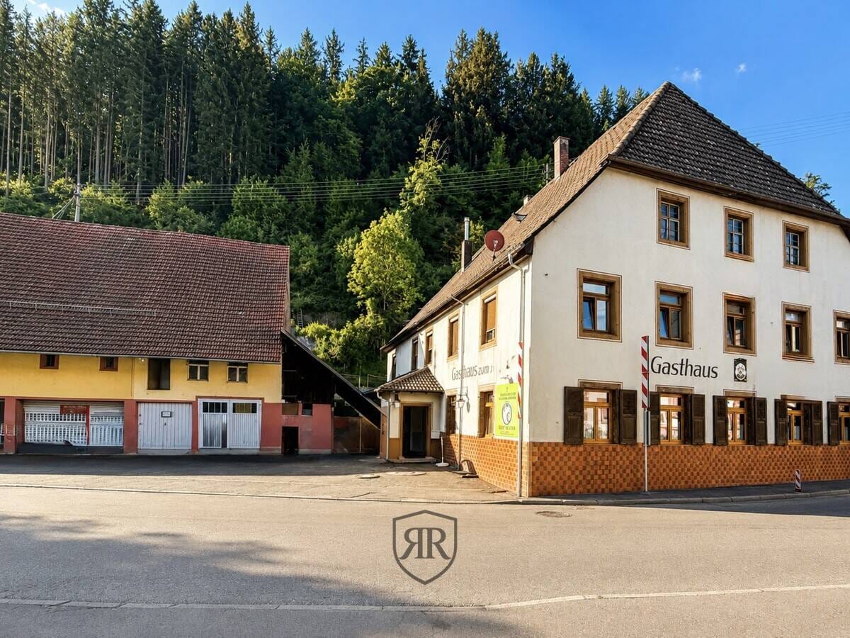 Immobilie in Winden im Elztal - Idyllisches Wohn- und Geschäftshaus mit grünem Anwesen als Kapitalanlage bei Freiburg im Breisgau - Bild 0