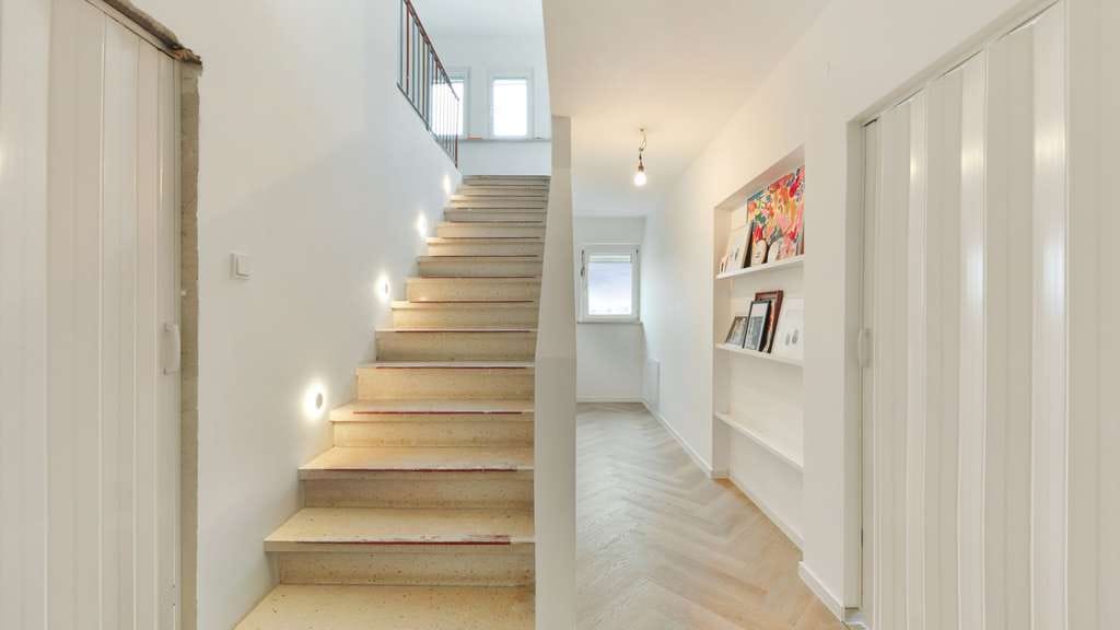 Immobilie in Dittelbrunn - Familienfreundliches Einfamilienhaus mit großem Grundstück, Loggia und vielen Modernisierungen  - Bild 4