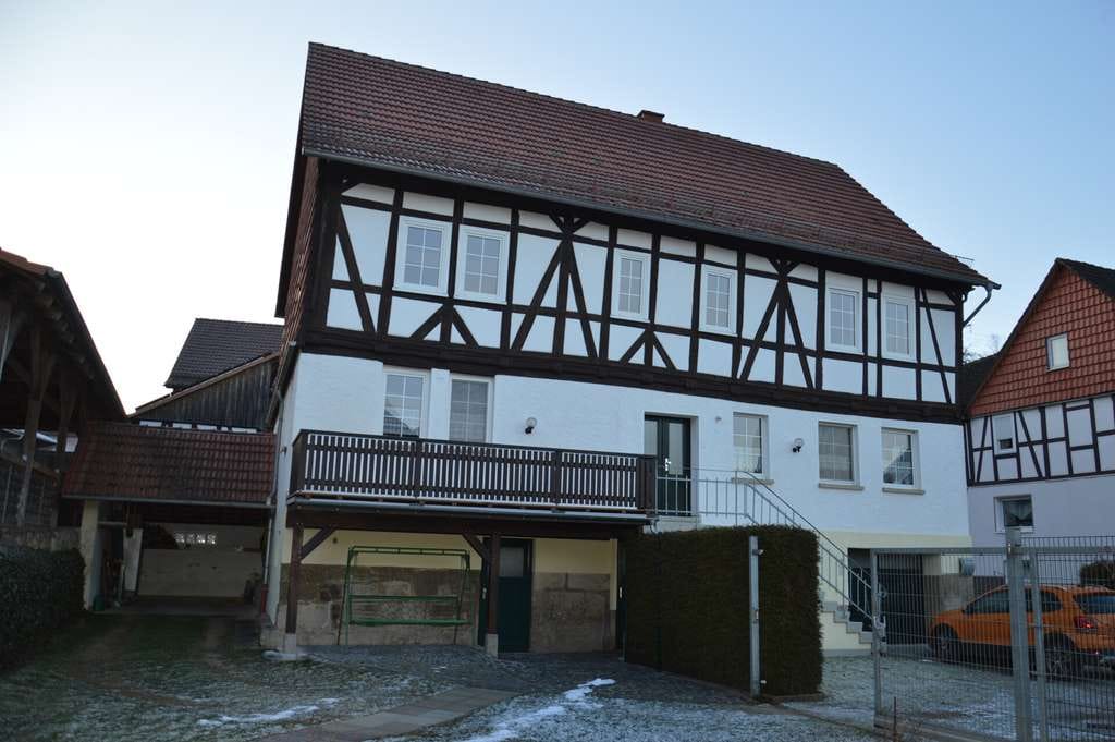 Immobilie in Rotenburg an der Fulda - Ein schönes 2-Familienhaus in bester Lage! Ideal für Familie mit Kindern! Pferdehaltung möglich! - Bild 0