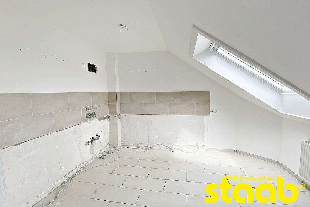 Immobilie in Stockstadt am Main - HELLE DACHGESCHOSSWOHNUNG MIT MODERNEM GRUNDRISS, TG- UND AUßENSTELLPLATZ!
 - Bild 4
