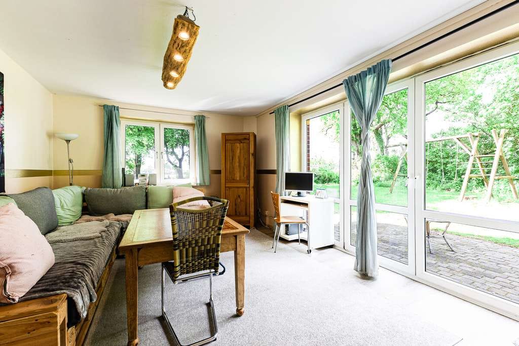 Immobilie in Besdorf - Großzügiges EFH für Mehrgenerationswohnen - Grundstück mit 3 Terrassen in ruhiger Lage - Bild 2
