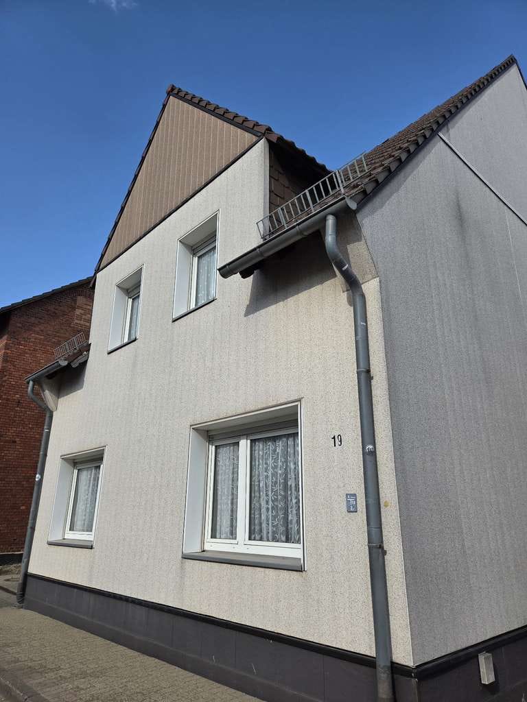 Immobilie in Süpplingen - Charmantes Einfamilienhaus mit Carport & Innenhof in Süpplingen - Bild 0