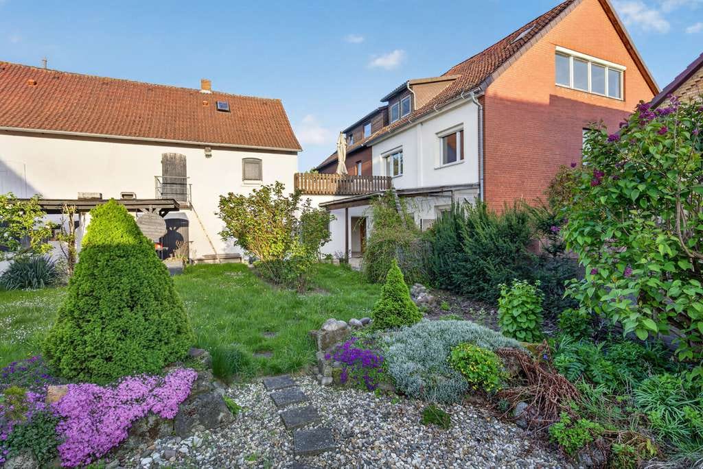 Immobilie in Laatzen - 2 Wohneinheiten & großer Garten - vielseitiges Zuhause in guter Lage - Bild 0