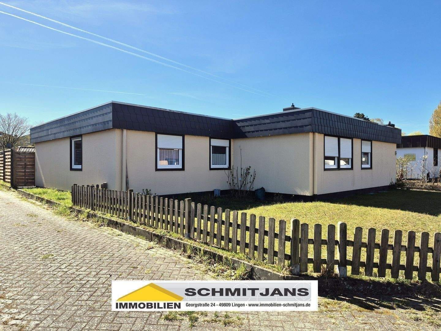Immobilie in Lingen (Ems) - Gepflegter, ebenerdiger Winkelbungalow mit Garten, Keller und Garage - Bild 0