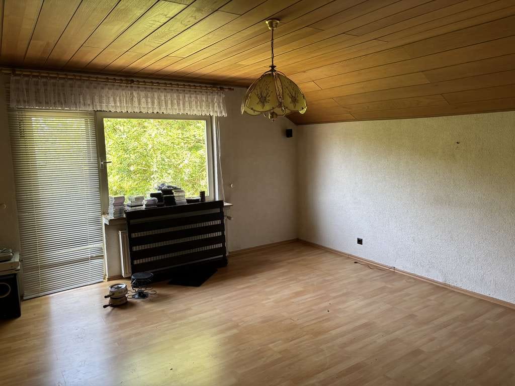 Immobilie in Elbtal - Zweifamilienhaus mit Scheune und großem Grundstück - verwirklichen sie ihre eigenen Träume - Bild 3