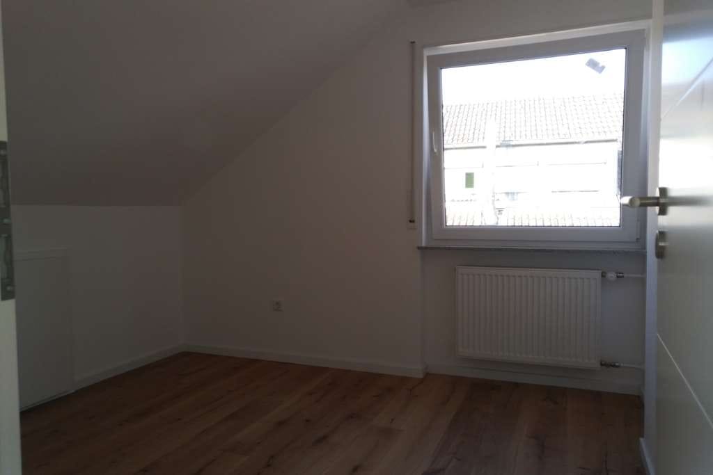 Immobilie in Karlsruhe - ++Raumwunder++4ZKB++DG Wohnung++neue Küche++renoviert++WG tauglich - Bild 4