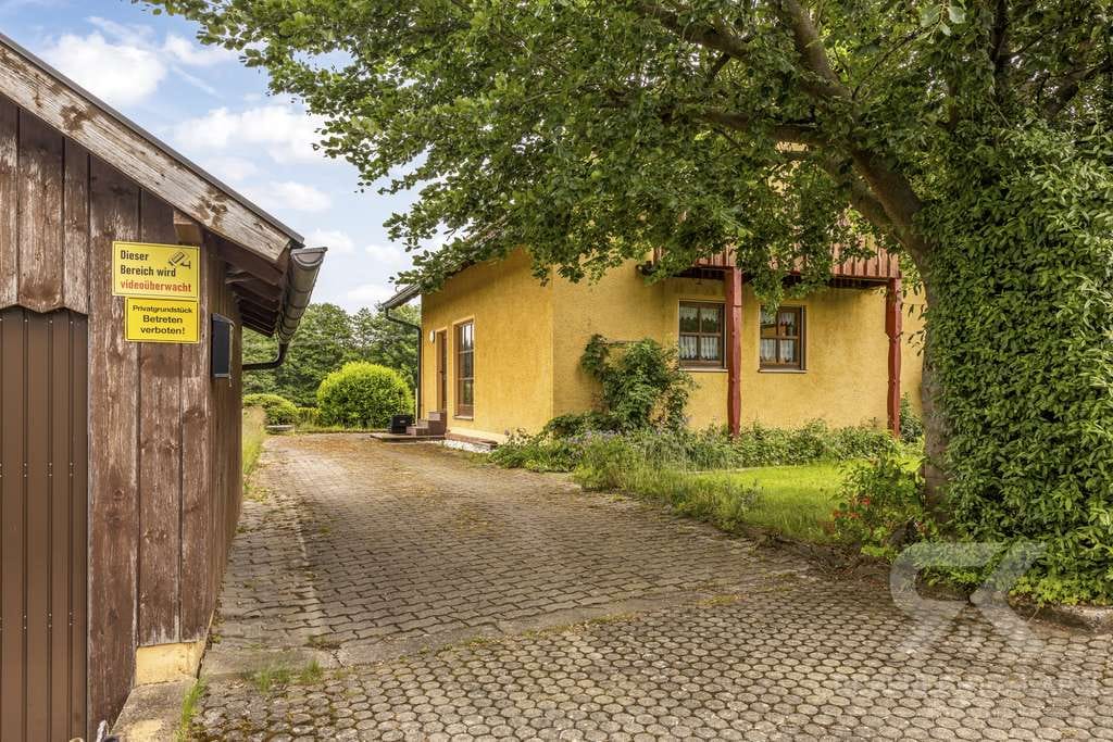Immobilie in Bad Alexandersbad - Naturnahes Wohnen mit eigener Energieversorgung und Weiher – EFH in Tiefenbach bei Bad Alexandersbad - Bild 3