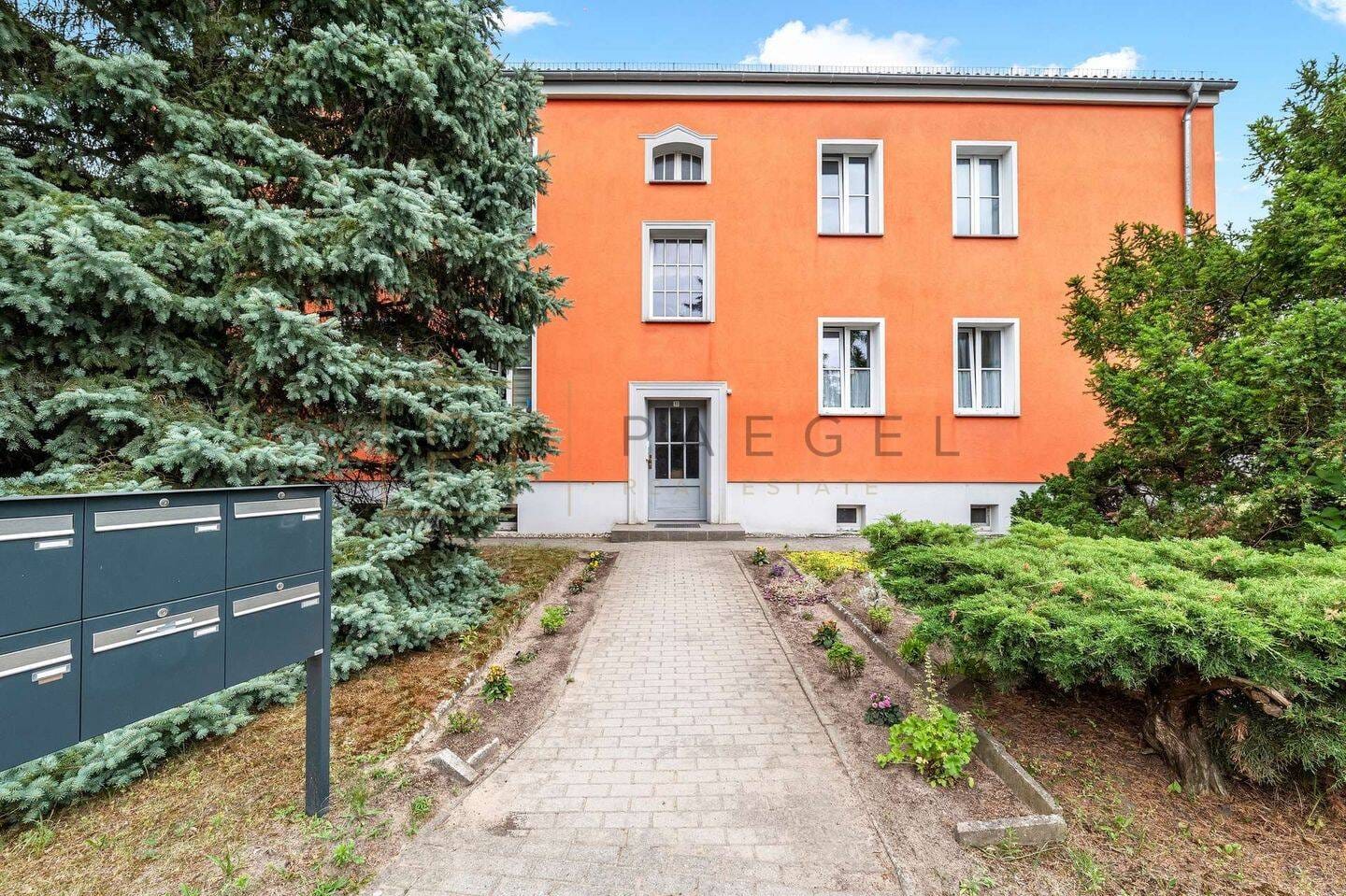 Immobilie in Schwielowsee - Mehrfamilienhaus als attraktive Kapitalanlage mit Entwicklungspotenzial im Herzen von Caputh - Bild 2