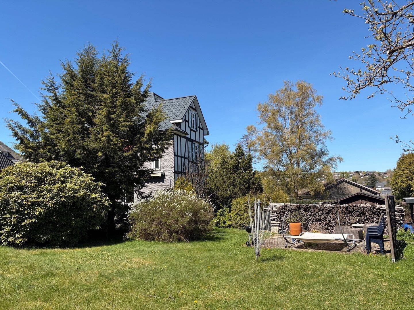 Immobilie in Erndtebrück - Zweifamilienhaus mit großzügigem Garten - Bild 4