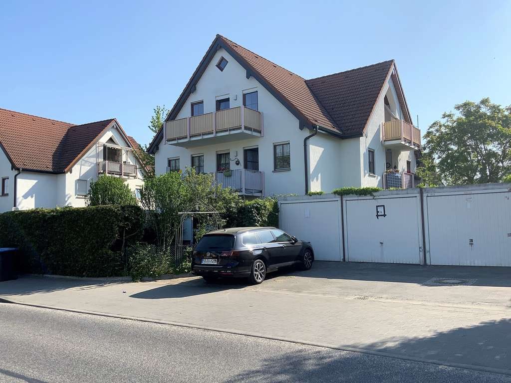 Immobilie in Leegebruch - vermietete 3 Zimmer-Wohnung im 1.OG mit Balkon, Loggia und Einzelgarage zu verkaufen! - Bild 0