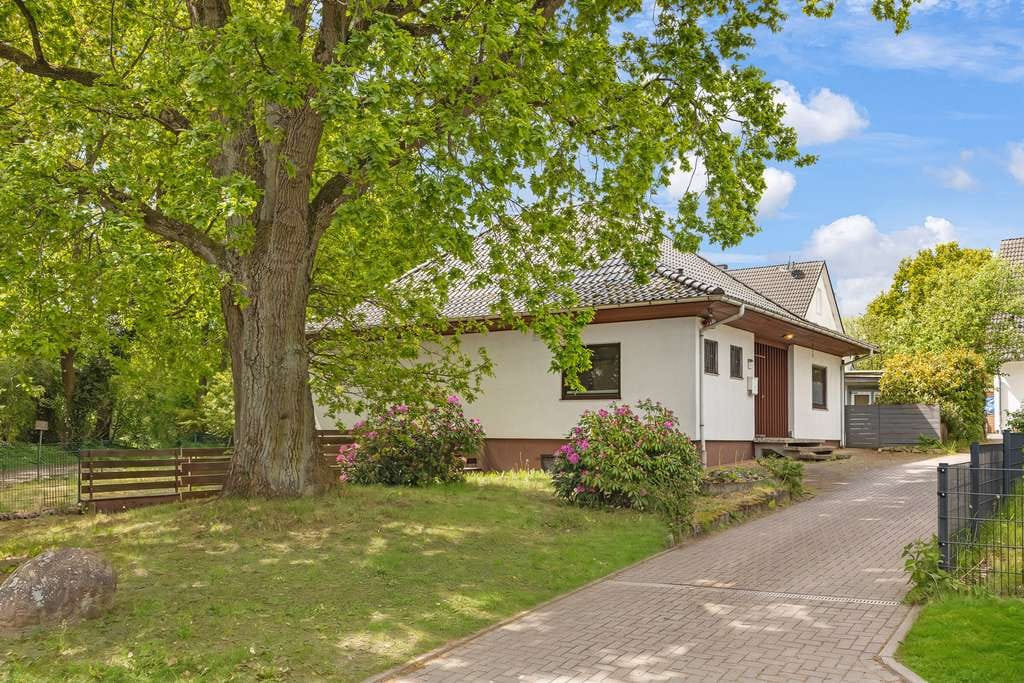 Immobilie in Oststeinbek - Wohnen im Grünen: Familienidylle am Feldrand in ruhiger 30er-Zone nahe Hamburg - Bild 0