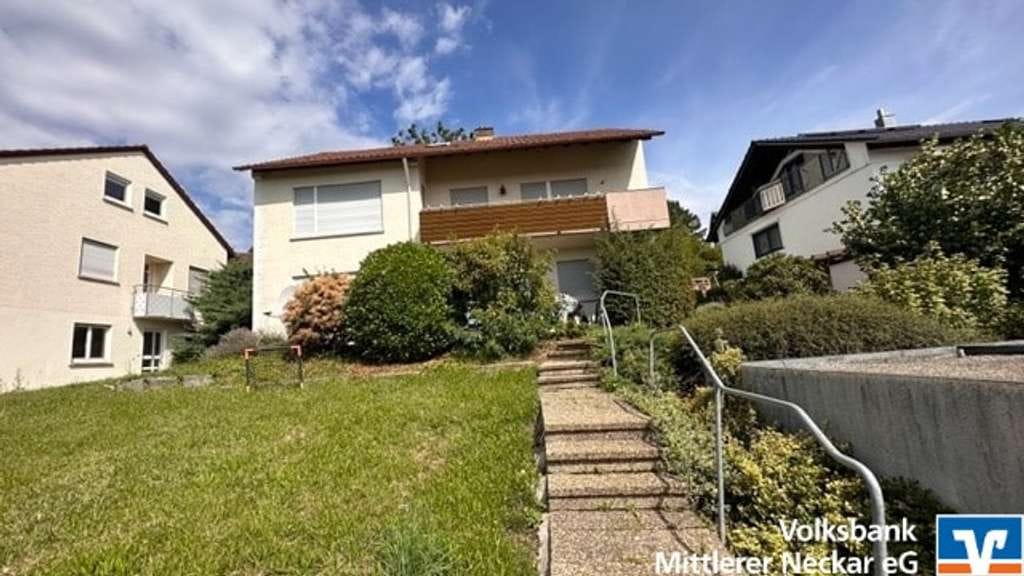 Immobilie in Aichwald - Zweifamilienhaus mit Potenzial in toller Wohnlage mit Aussicht - Bild 0