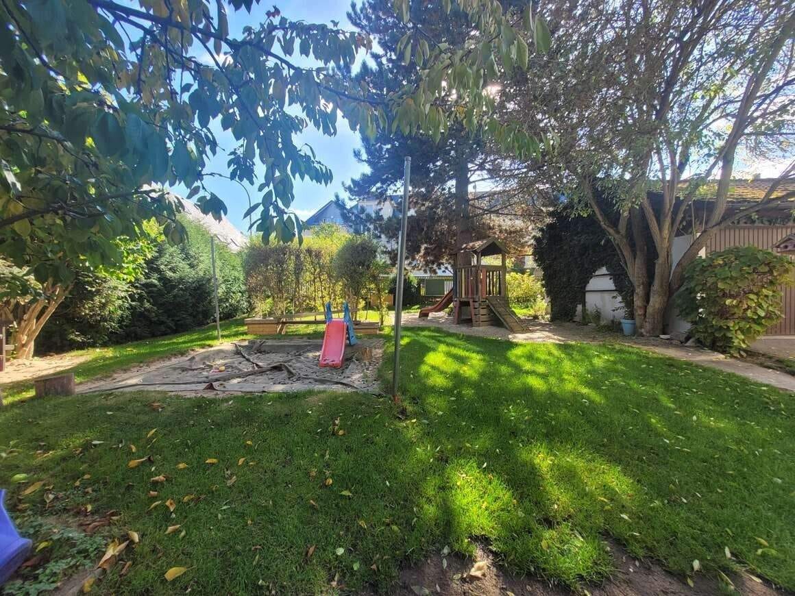 Immobilie in Wunsiedel - Stattliches 3-Familienhaus mit Garten in ruhiger, zentraler Lage - derzeit als Kinderkrippe genutzt - Bild 4
