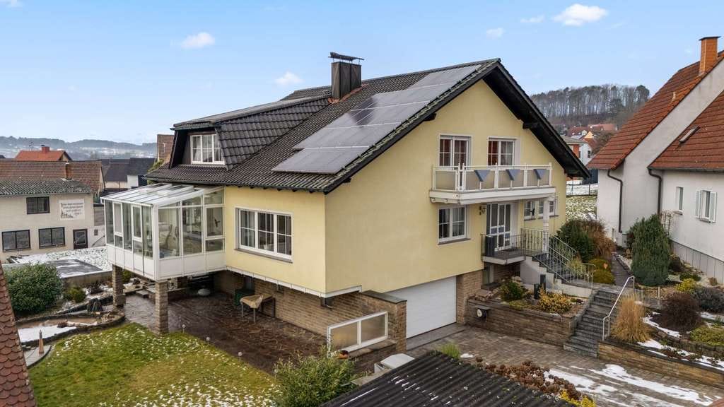 Immobilie in Lisberg - Traumhafte Lage! Gepflegtes Einfamilienhaus mit schönem Grundstück, Wintergarten und großer Terrasse - Bild 1
