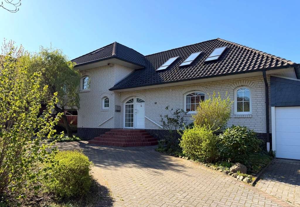 Immobilie in Wildeshausen - Großzügiges Wohnen mit Perspektive ? Familienhaus mit Einliegerwohnung  und  Mehrwert - Bild 2