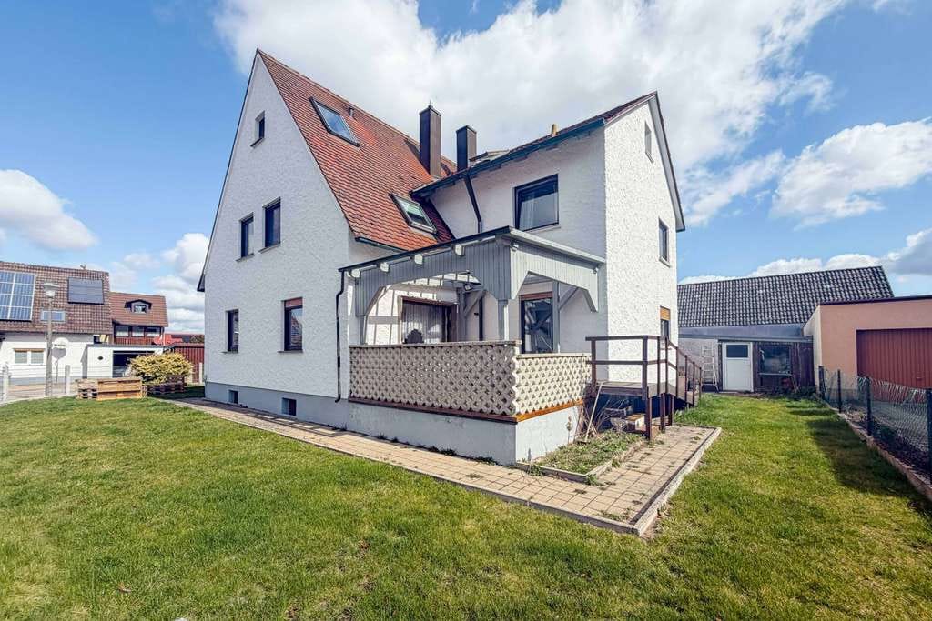 Immobilie in Röttenbach - Seltene Gelegenheit nahe Brombachsee! Freistehendes Dreifamilienhaus, barrierefreies EG - bezugsfrei - Bild 1