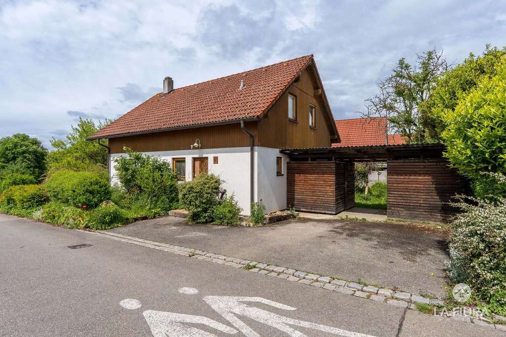 Immobilie in Bad Säckingen - LFI | Freistehendes Einfamilienhaus mit tollem Grundstück und viel Potenzial | mit Einliegerwohnung - Bild 1